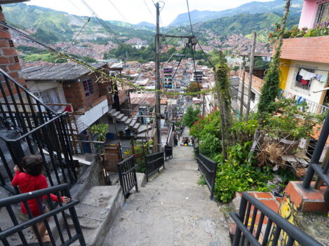 medellin-comuna13-stairs